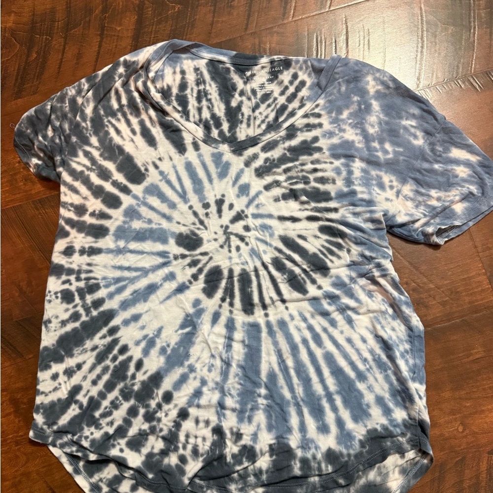 American Eagle Outfitters Gray and White Tie-Dye Tee